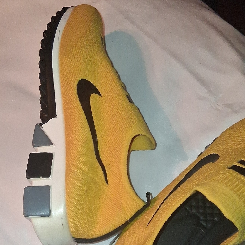 Nike Womens Yellow and Black Slip-On Sneakers a NWOT - Picture 5 of 10